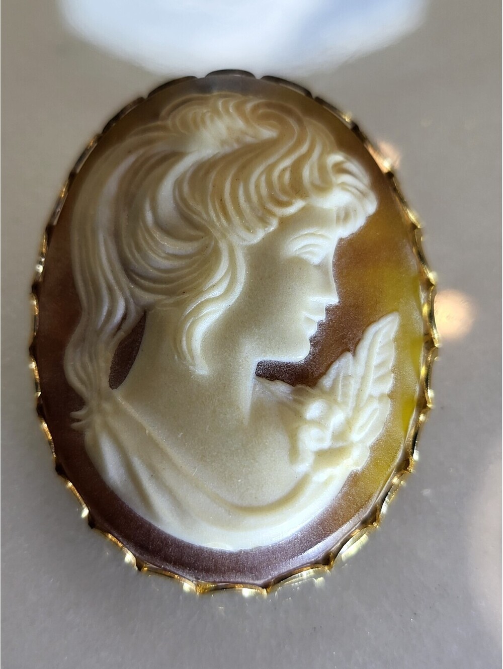 Vintage Antique hand 1.80" pendant brooch pin cameo Beautiful